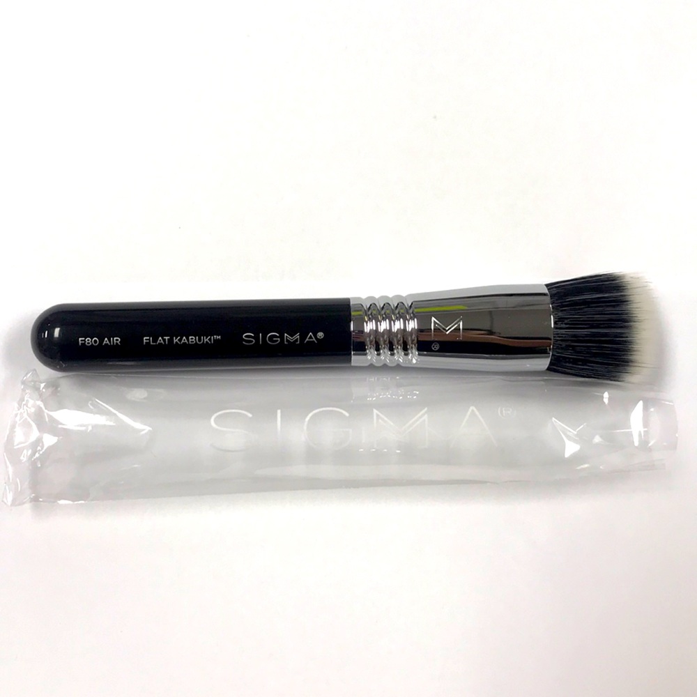 NWOT Sigma F80 Air Flat Kabuki brush